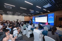 发展具身智能，要让机器人与物理世界进行深度交互